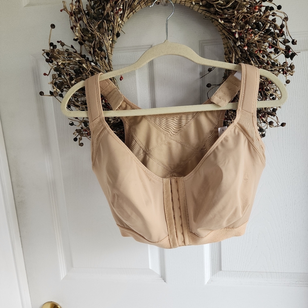 NWT Nude Front-Closure Comfort Bra